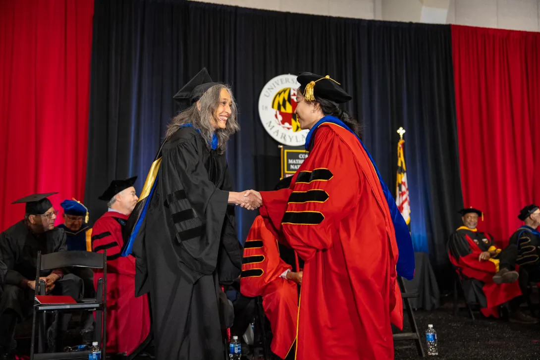 Graduate shakes hands with Leslie Pick